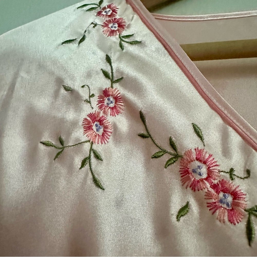 MOVED➡️ @lookmostlikely | Vintage Oscar de la Renta Pink Label Satin Nightgown - Picture 9 of 10